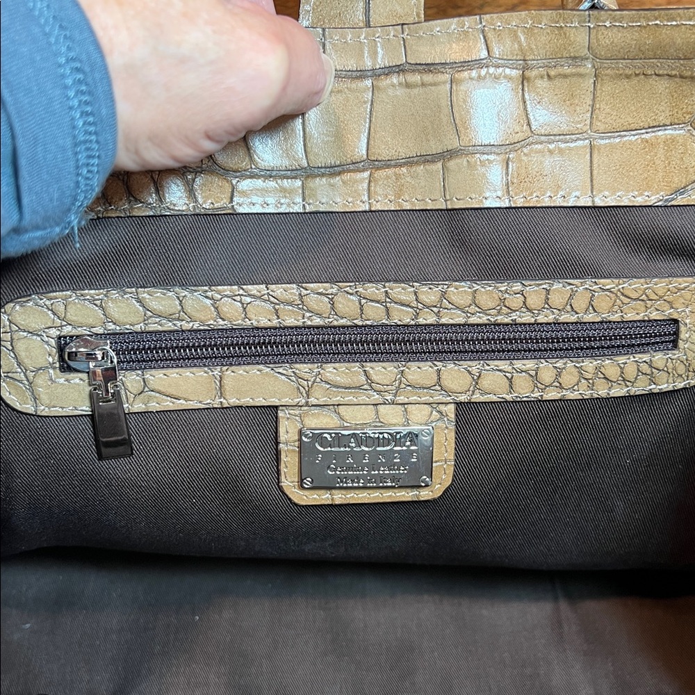 NWT Claudia Firenze Croc Embossed Leather two way carry satchel, crossbody, tote - Picture 16 of 17